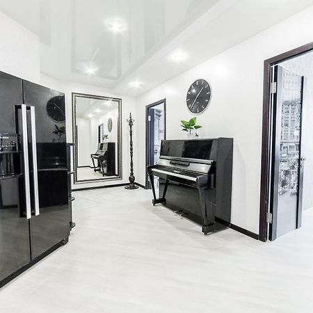 Mgapartments 3 Rooms Miasnikova Sq. Vip 明斯克 外观 照片